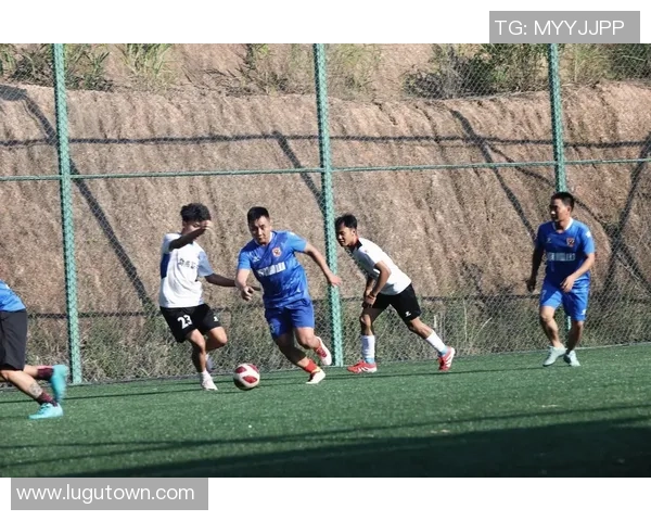 足球喷水的奇妙瞬间揭秘球场上最具创意的庆祝方式与背后的故事