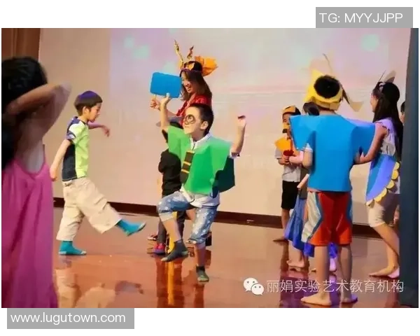 足球艺术的魅力与激情探索：从技术到团队精神的深度赏析